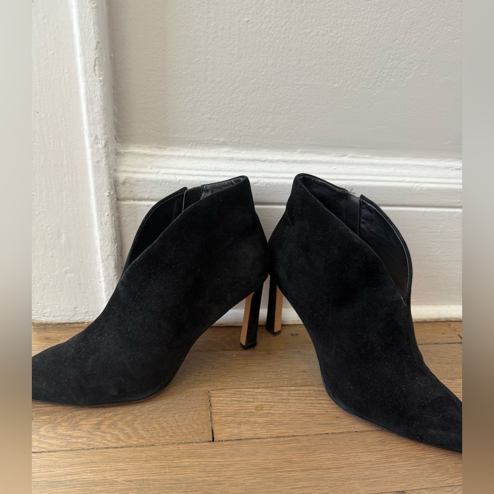 Vince Camuto 3.5” heeled black bootie